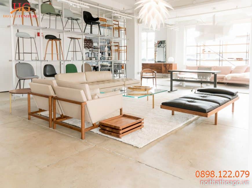 Kệ trưng bày và tủ hàng giúp khách hàng có những trải nghiệm hoàn hảo tại showroom